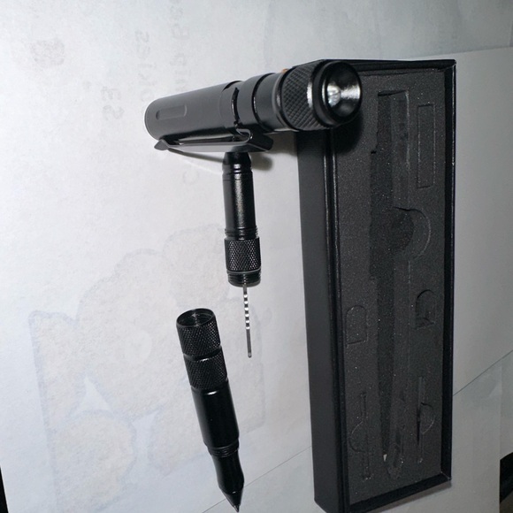 Multitool Pen with Flashlight/Tactical pen/bran new in box - Picture 3 of 4